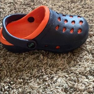 Boys clogs